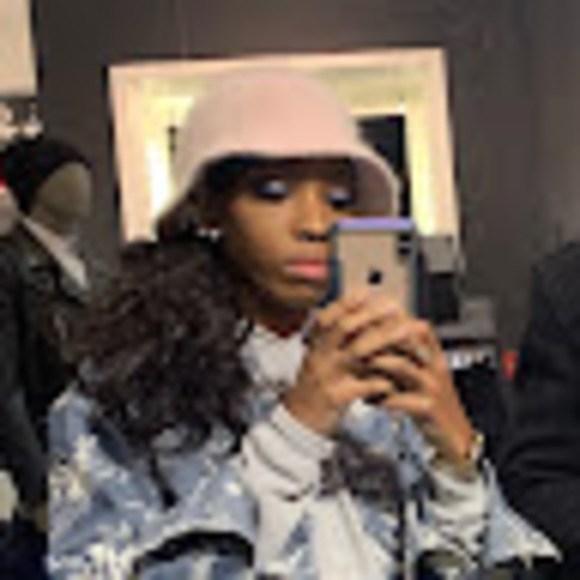 Meet your Posher, Victoria - Picture 1 of 1